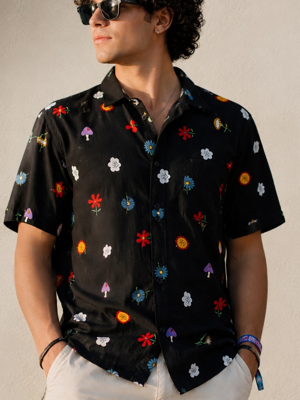 Vans Classic Fit Black Button Up Shirt Floral Mushroom Sun Print Men’s Medium